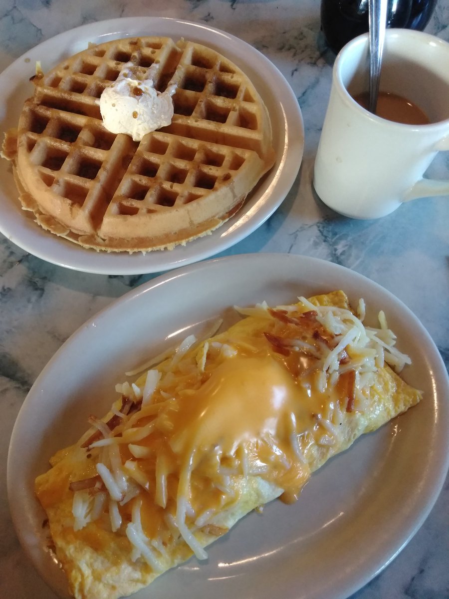 Having a bite to eat at Waffles Plus before we begin filming 😋 
#50hourslam #MeetOnMonroe #Spokane #filmmaking