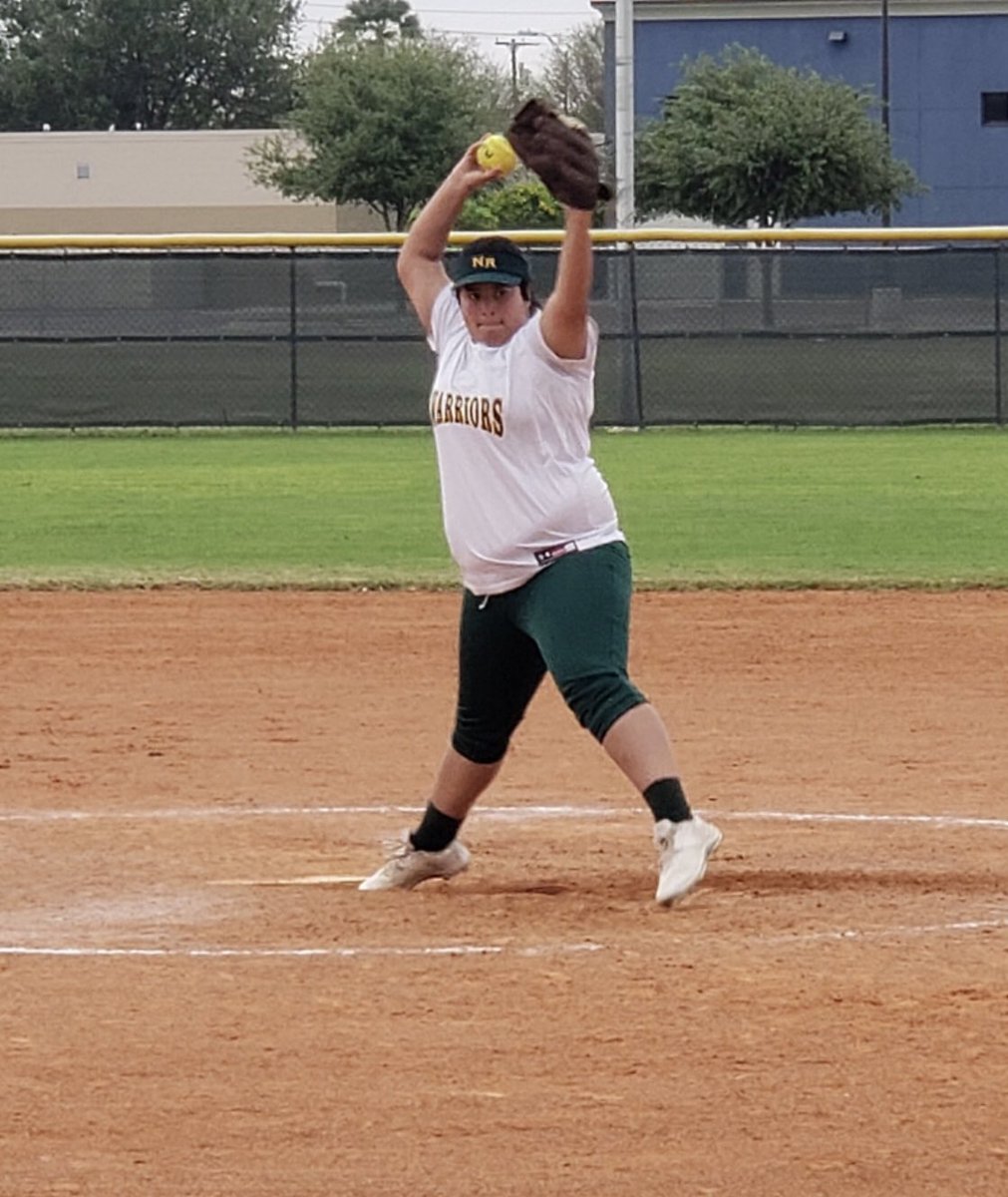 louicanchola's tweet photo. So proud of my Alexa, it was her 1st time pitching! I was nervous w/ every pitch but she was calm & cool & led the Warriors to a 15-10 over the Memorial Mustangs! Their defense turned a TRIPLE-PLAY!!! It was a great win! #GoRowe #RoweSoftball @Alexa_mendes24 https://t.co/ShwY3XYYNl