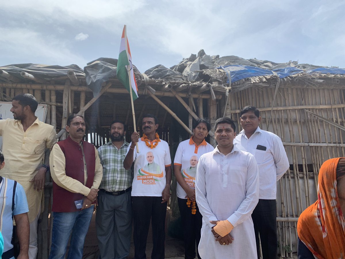MahaRunForModi's tweet photo. #maharunformodi2019(Kanyakumari to Kashmir)Day57,with #Delhi VHP prant samyojak #Shyam kumar ji,#Kuldeep ji we visited to #Adarsh nagar where Pakistani Hindu people are lived in Delhi,thank you all.#maharunkumar @narendramodi @BJP4India @AmitShah @PMOIndia #Modi ji again. https://t.co/ImSJ1jOcbU