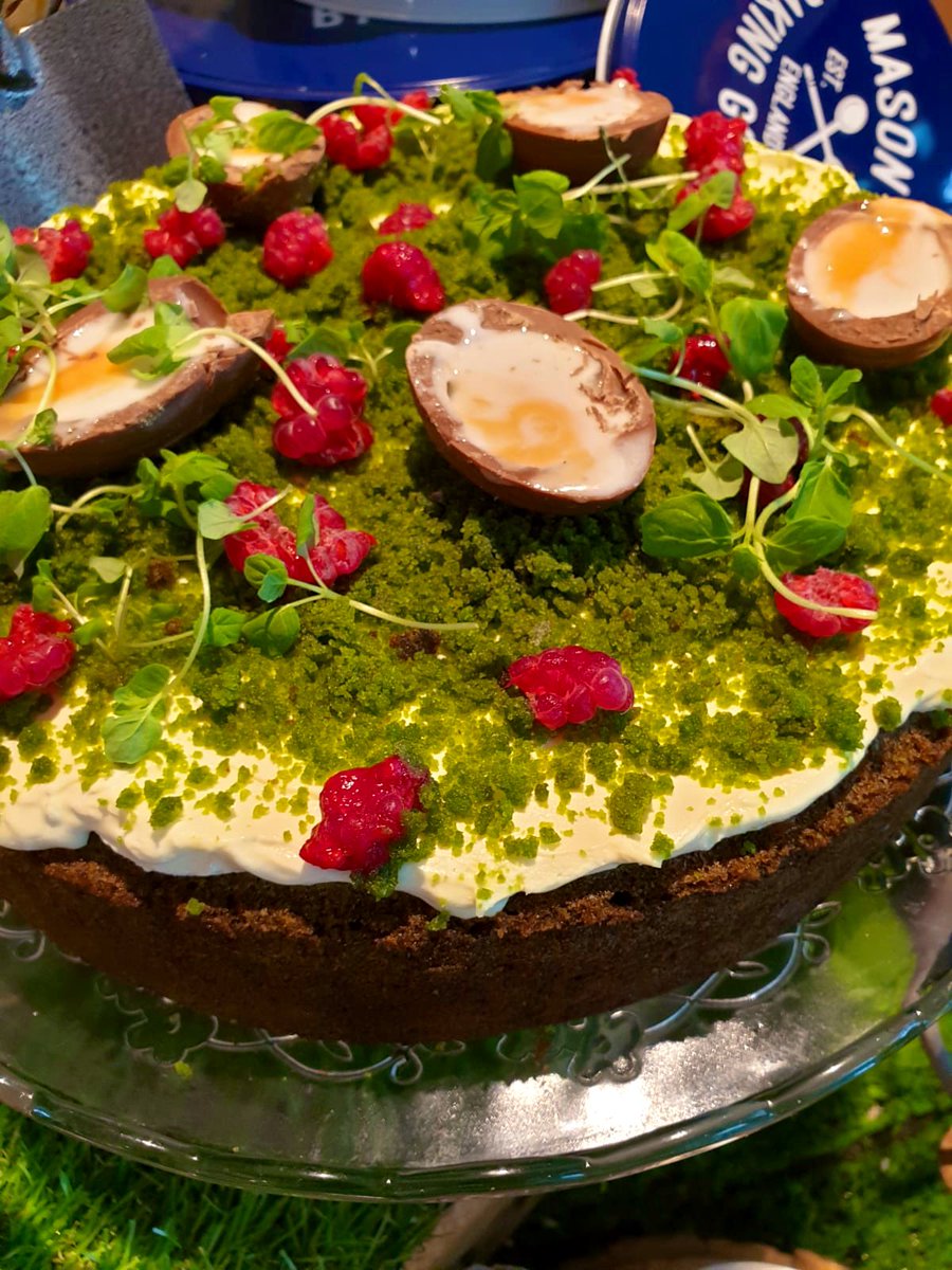 WSHGraduates's tweet image. Few tasty snaps from Thursdays food file at Cisco Systems with Grad @Will_Barton93 That Creme Egg Moss Cake 😍🍫🥚#foodie #welovethisbusiness @BaxterStorey #foodfile