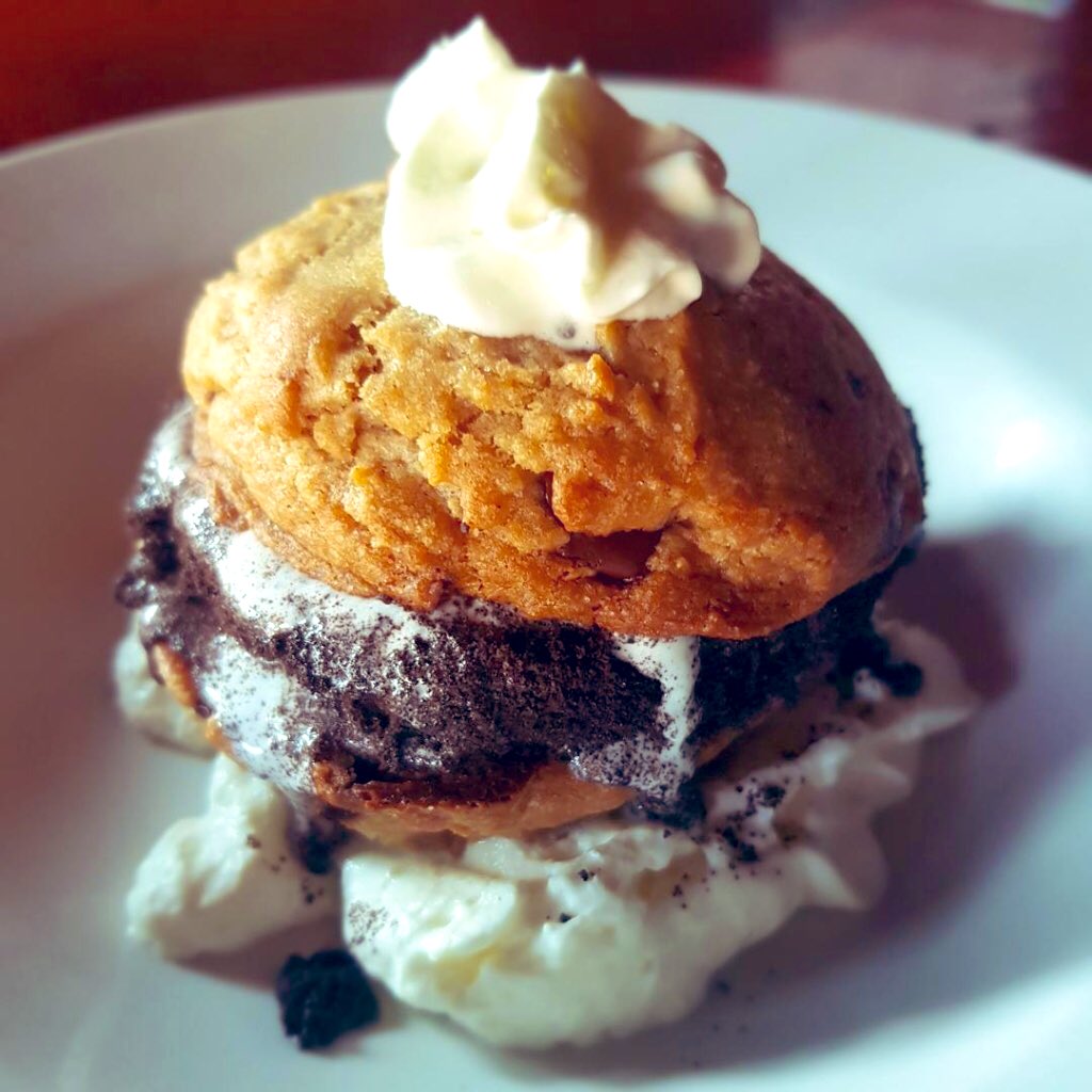 Ship_and_Anchor's tweet photo. Feature Sweet: White & Dark Chocolate Chip Ice Cream Sandwich $5
Enjoying one on the #shippatio in March $priceless! https://t.co/8TqPX4f61s