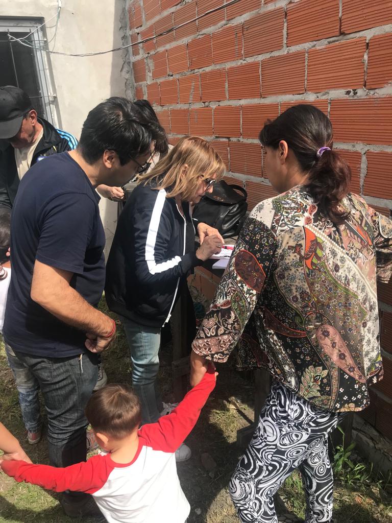 fundalberdi's tweet photo. Hoy estuvimos en #Gonzalezcatan visitando el comedor Panchita Llena. Hay mucho trabajo por hacer y no reciben ayuda de ningún lugar. Hoy fuimos con una pediatra para hacer un control de los pekes y llevamos donaciones. Tenemos la esperanza que haya un cambio para ellos pronto. https://t.co/PMXu2kaqhQ