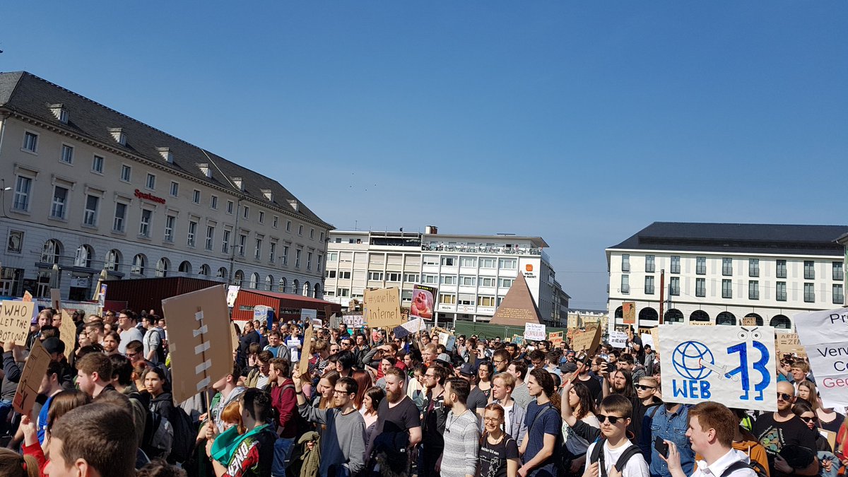 Heute in Karlsruhe gegen #uploadfilter und #Artikel13 demonstriert. Und ich war nicht allein und das ist gut so!

#saveYourInternet #Artikel13 #Artikel13Demo #keineZensur #Karlsruhe