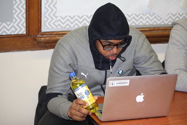 DrinkTopPop's tweet photo. Hoodie SZN 📸 @isthat.kam https://t.co/ltY6bxT81s https://t.co/CwFLJ2sW5h