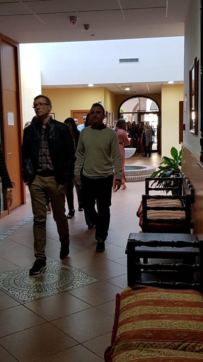 maximovilorange's tweet photo. Nuestro equipazo ya está en las instalaciones del #ColegioMédicosMálaga https://t.co/38ZzsEzCDu