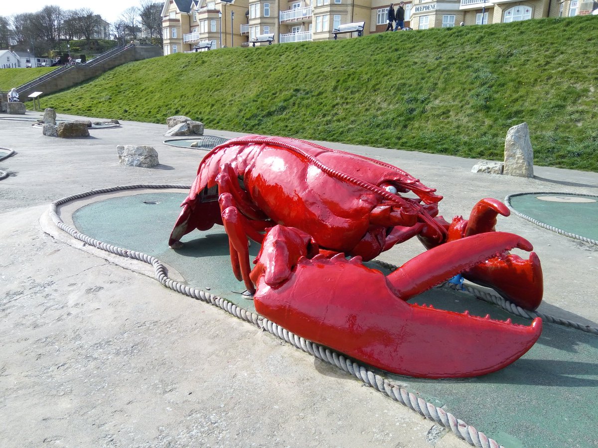 FileyFlat1's tweet image. Things we love about #Filey 4. Crazy golf and driftwood art in the Post Office gallery @5leysfiley