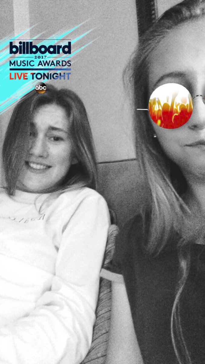 meghanhammill's tweet photo. happy bday to the person who knows me better than ik myself(: thank you for being u and for putting up w me for 10+ years! i love you tons and im so thankful for you🥰💕😚💛 @bridget_nels https://t.co/K3YtDX5Wt1