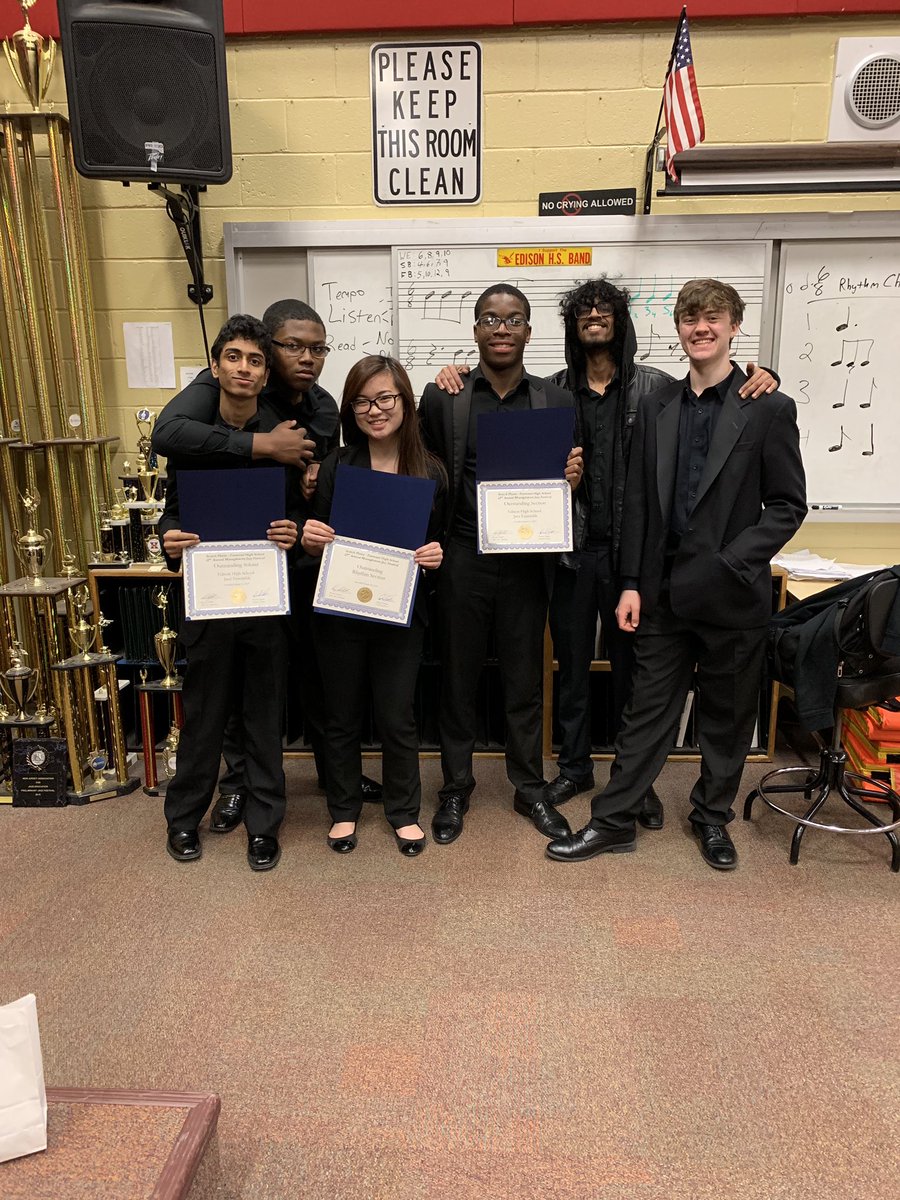 staceyzhang_'s tweet photo. shoutout to the EHS Jazz Ensemble for an amazing performance last night, and to the rhythm for winning the overall Outstanding Rhythm Section award! hard work pays off ❤️💛 #whatsgreataboutehs @Edison_HS @ehsbpo https://t.co/pppHvVOM0L