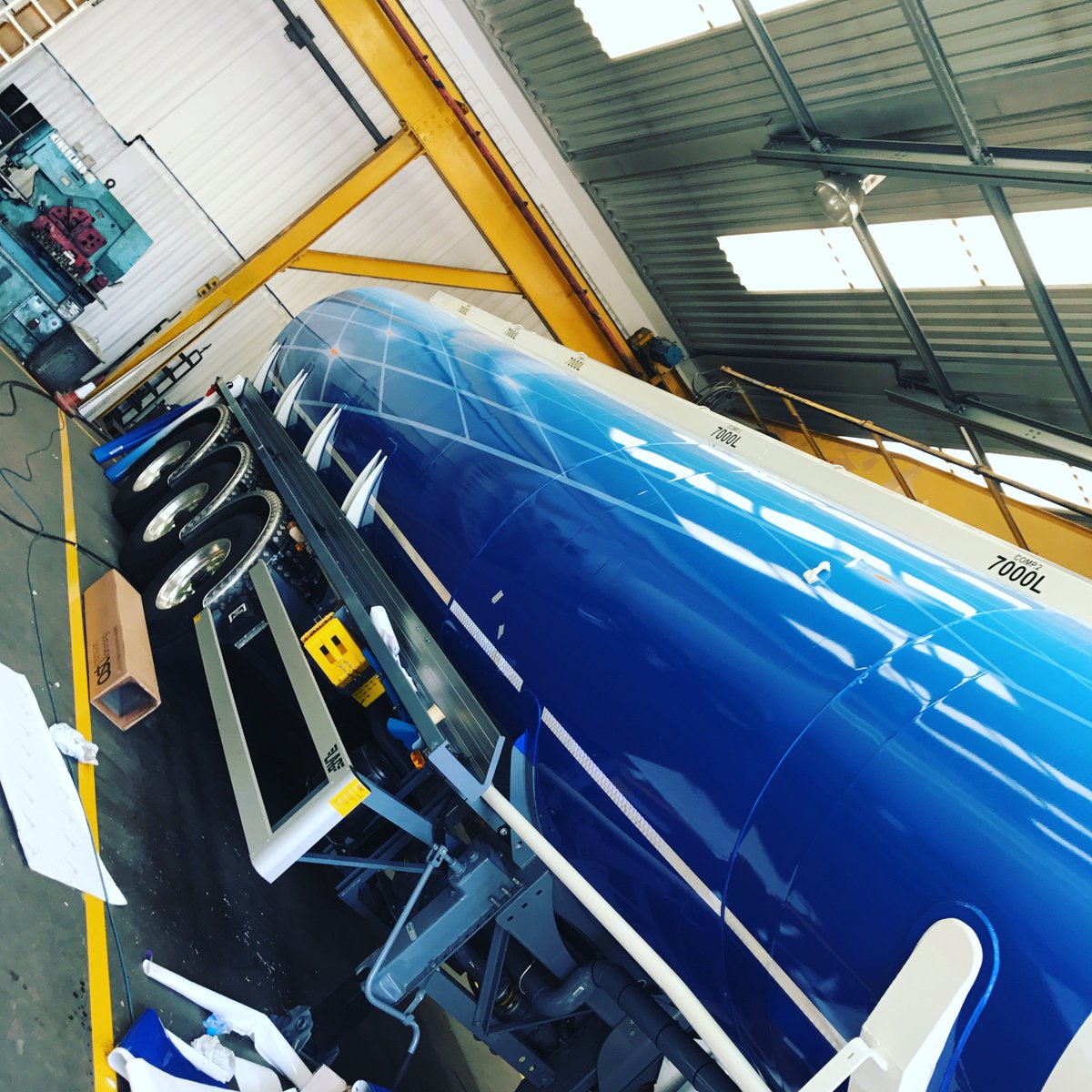 Transport Branding <a href="/avwuk/">avwuk.com</a>