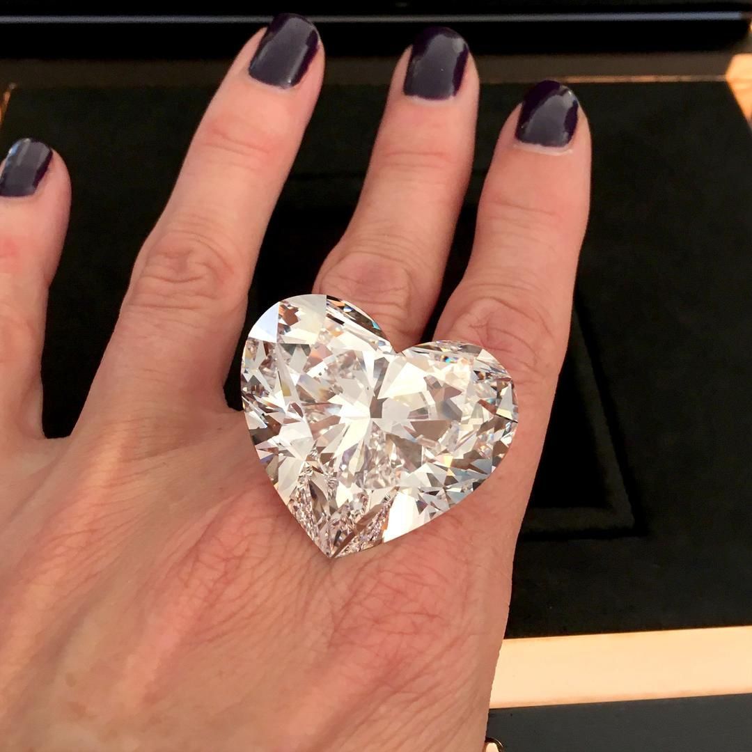 CelsteelDiamond's tweet photo. The hardest substance man has ever discovered and the purest that occurs in #nature, composed of one of the commonest substances on #Earth………ordinary #Carbon!😊👍
For #BeautifulDiamonds, visit👇
https://t.co/pC9ovQzCBy
#diamondsupply #diamonds #gems #luxury #roughdiamonds https://t.co/3iU8oH5yA4