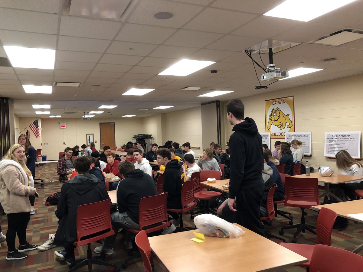 CaseZenith's tweet photo. March Madness has been a success! Thanks to everyone who stopped by our March Madness watch party yesterday! Special thanks to Pal Joeys Pizza and @allzealedup for partnering up with us to make it possible. #Zenithcase #zenith @BPS101 @INCubatorBHS https://t.co/tVBE6CQzoS