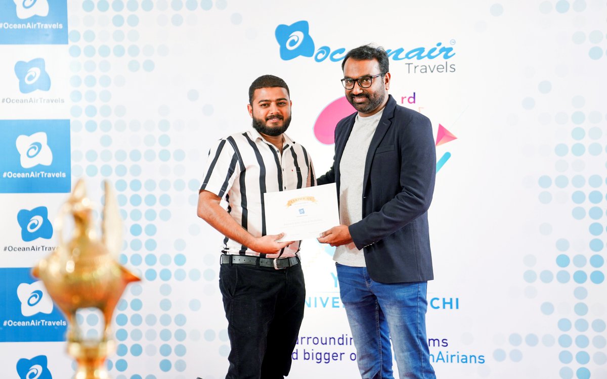 JomonKBaby's tweet photo. I'm delighted to receive the award for a record of outstanding accomplishments in the year of 2016 - 2019 (Digital Marketing) and so incredibly proud of my entire team at @oceanairtravels 
:
:
#OceanAirians #celebration #digitalmarketing #awards #accomplishments https://t.co/sBTD9jo53l