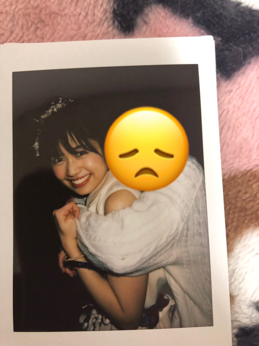 1225_anchan's tweet photo. 最低月イチ行くと決めた3月のマジパン、やっぱり浅野杏奈しかすきじゃない！新曲もめっちゃ好きだし衣装可愛すぎて死ぬかと思った、、
ハグチェキは何回も撮ってるけど初めてのバックハグチェキとか意味わからんポーズのチェキとかもう最高💕
友達も大興奮でした。2枚目は載せるの禁止だから1枚目のみ https://t.co/cbNgEQdfYF