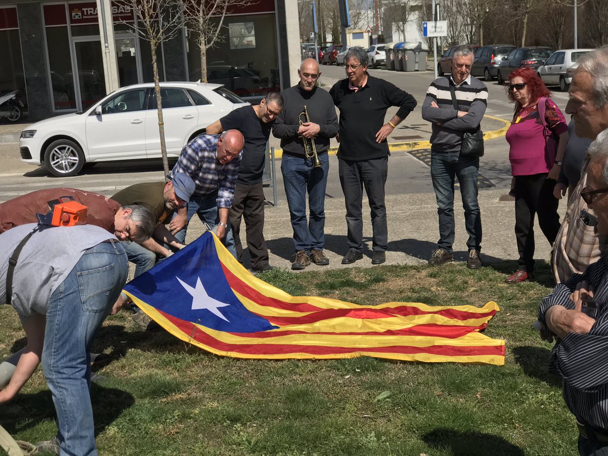 anc_ter's tweet photo. Ja torna a estar alçada a Sarrià de Ter! https://t.co/XR6gy06O3o