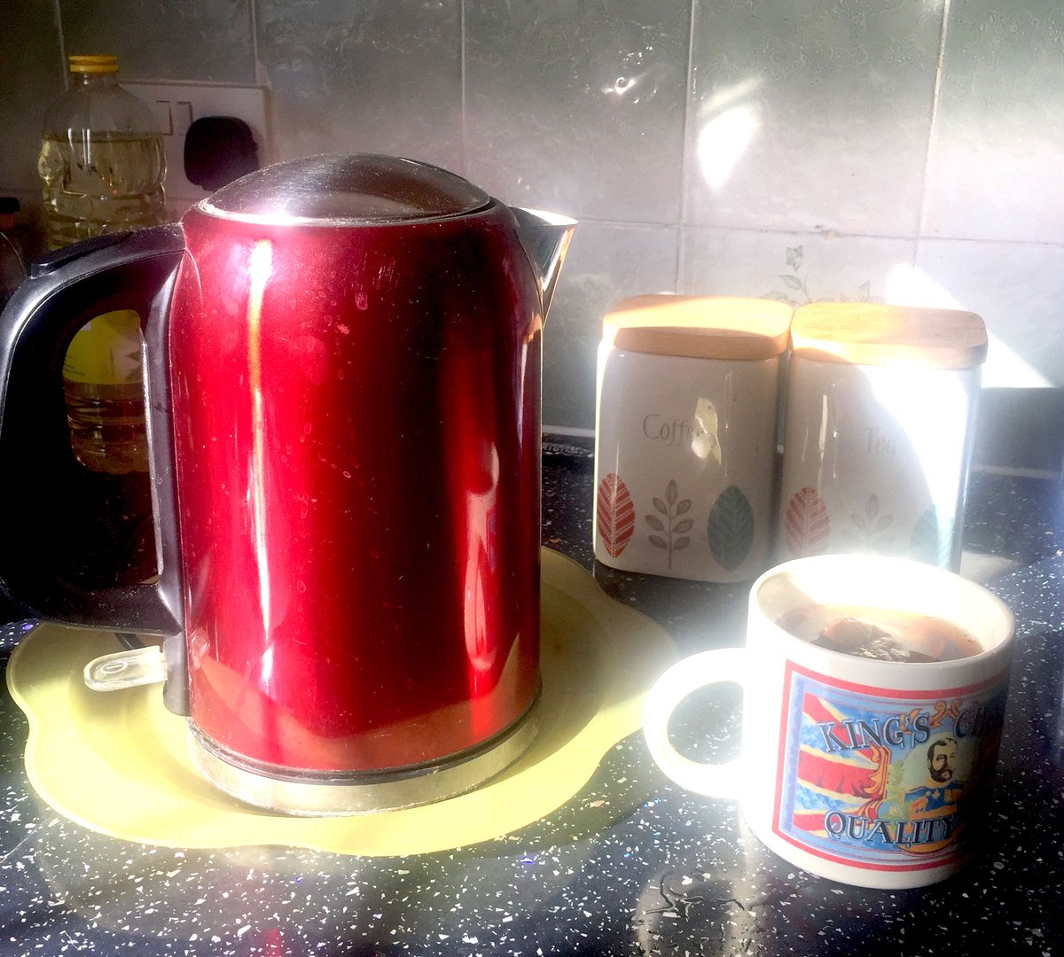 RetireToTheSun's tweet photo. Imagine how fewer nuclear power stations we would need if everyone just measured one cup of water before boiling for tea and coffee.  Like this to save the planet, time and money. 😊 https://t.co/kKoa9NwOW5