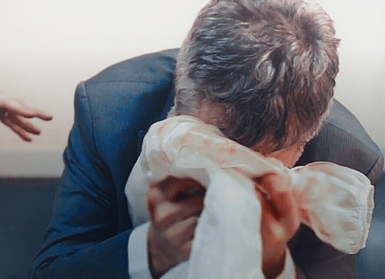 “Çiçeğimin gelinliğini getirmişler..” 🌺🖤
#Hercai