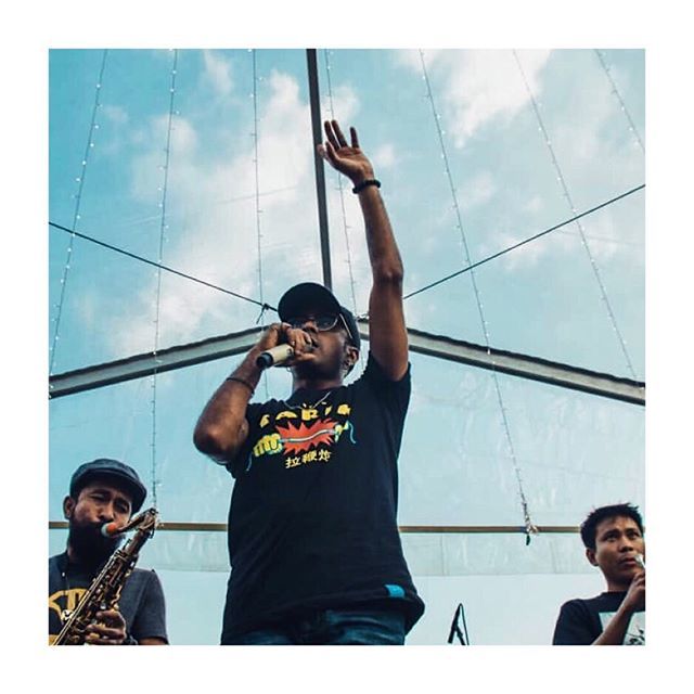 Kyren @kylofiren from <a href="/ryotjones/">ryotjones</a> owning the stage in our CNY Special Mercun Tee! ⁣
⁣
📸 : <a href="/hamejohramzan/">Mejözil 🏴</a> ⁣
#tarikjeans #gengtarik #denimuntukrakyat #ryotjones ift.tt/2U9NZMo