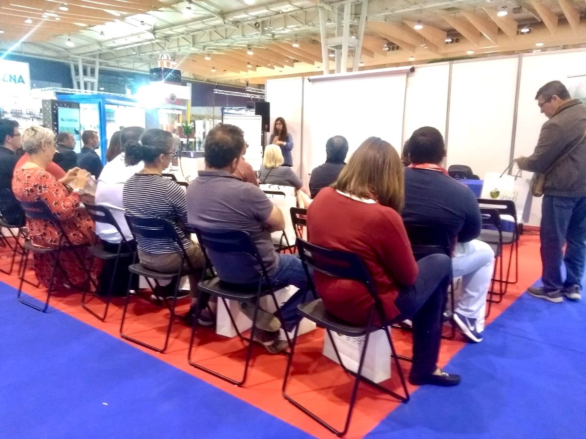 Novogreen_sod's tweet photo. Expojardim. Hasta el día 24 de marzo estaremos en el Stand 4C11.
Filipa Mateus De Almeida, en estos momentos, ofreciendo una conferencia sobre las nuevas tendencias en variedades de césped (C4).
@ETProducers
#ETP
#EuropeanTurfgrassProducers https://t.co/3ZudOdGS5Q