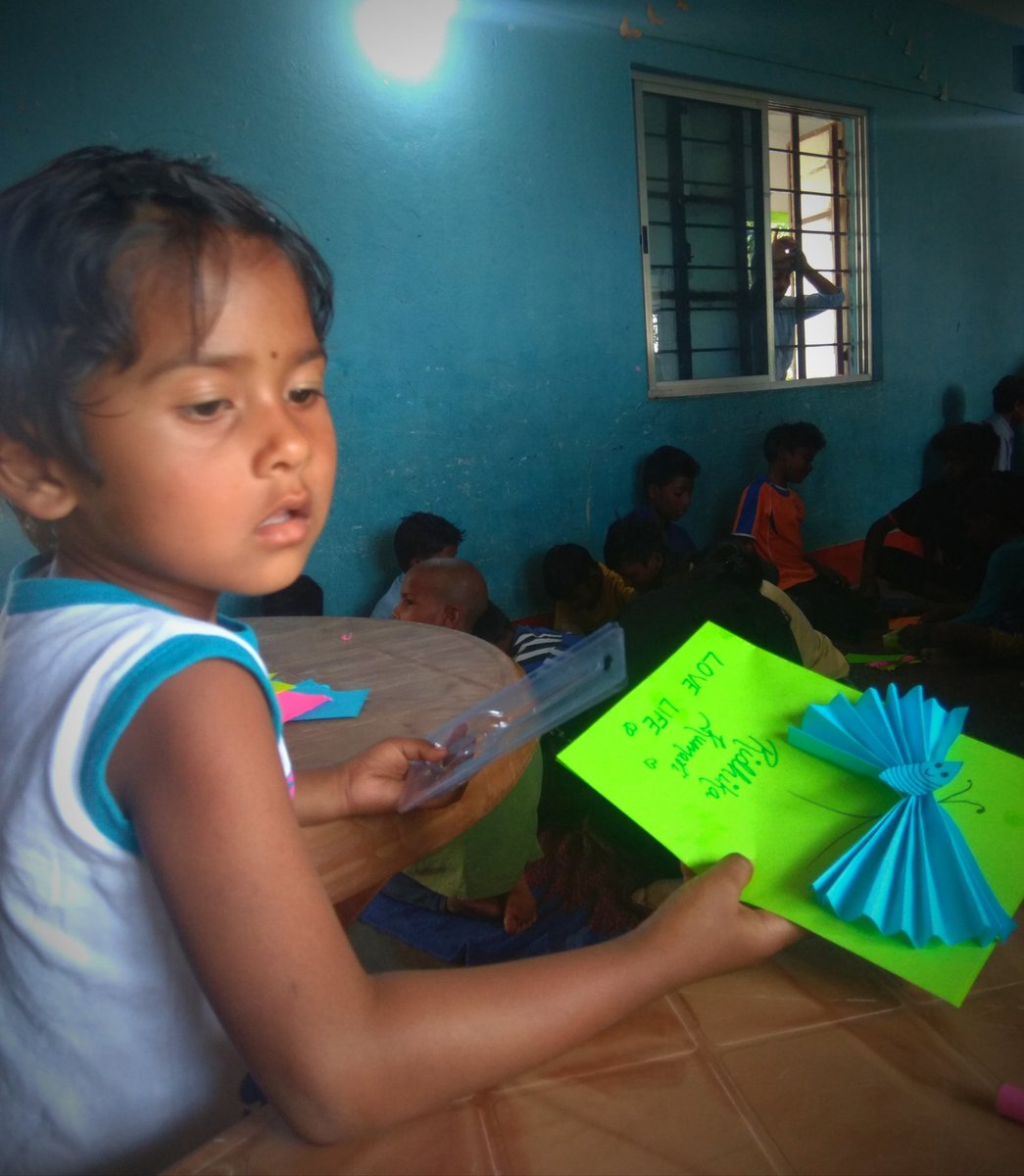 amit_aadvik's tweet photo. Handmade Card Workshop organised by Alok Bharti for the children of Asha Sansthan, Ranchi https://t.co/We0aq0SXVP