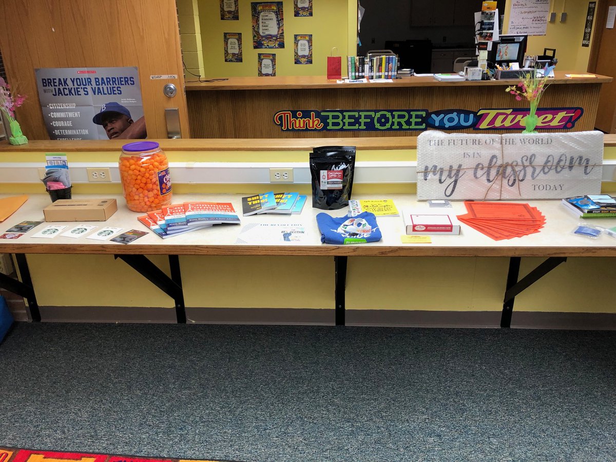 WMSPal's tweet photo. All set up for #edcampSDAMLE! Where to stop first? Prizes? Swag? Donuts & Coffee? @EdcampUSA
@EdSDAMLE https://t.co/pTvT1nz6LE