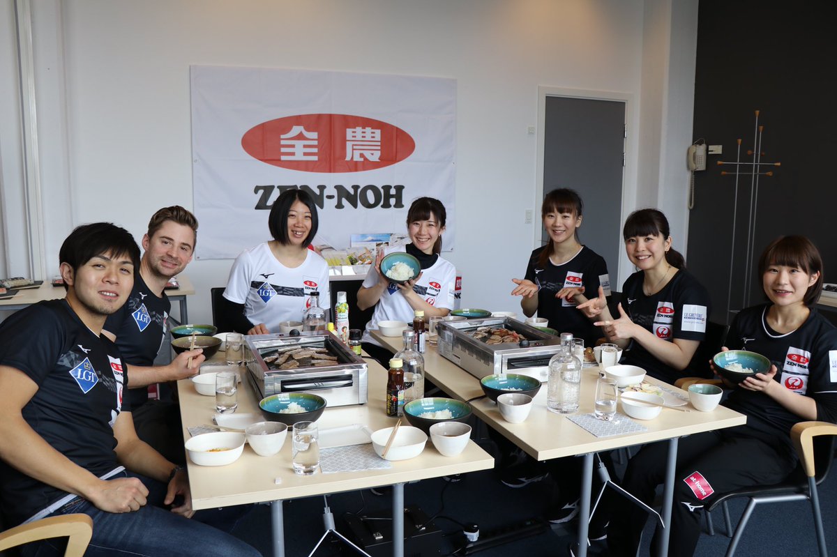 zennoh_sports's tweet photo. 世界女子カーリング選手権inデンマーク🥌

「海外遠征時のお食事サポート」最終日！
今日は和牛の焼肉をメインに、棒寿司やサラダなどのビュッフェをご用意🥩
次のスウェーデン戦も焼肉パワーで がんばれ！🇯🇵

#全農 #カーリング #デンマーク https://t.co/MIR9X261pO