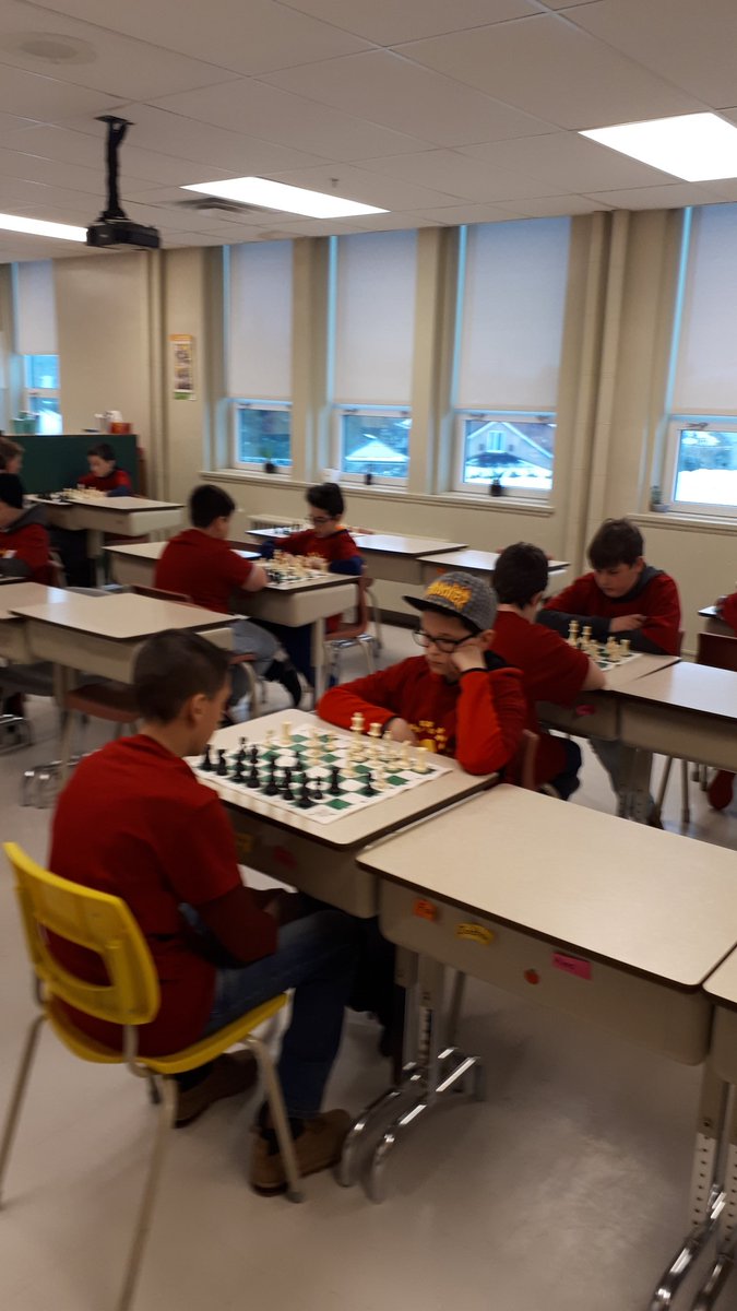 caronluc's tweet photo. Bon succès à nos élèves qui participent aujourd'hui au tournoi d'échecs régional du DSFNO!!  On est fier de vous!👍👍 https://t.co/Yik7MsSE3H