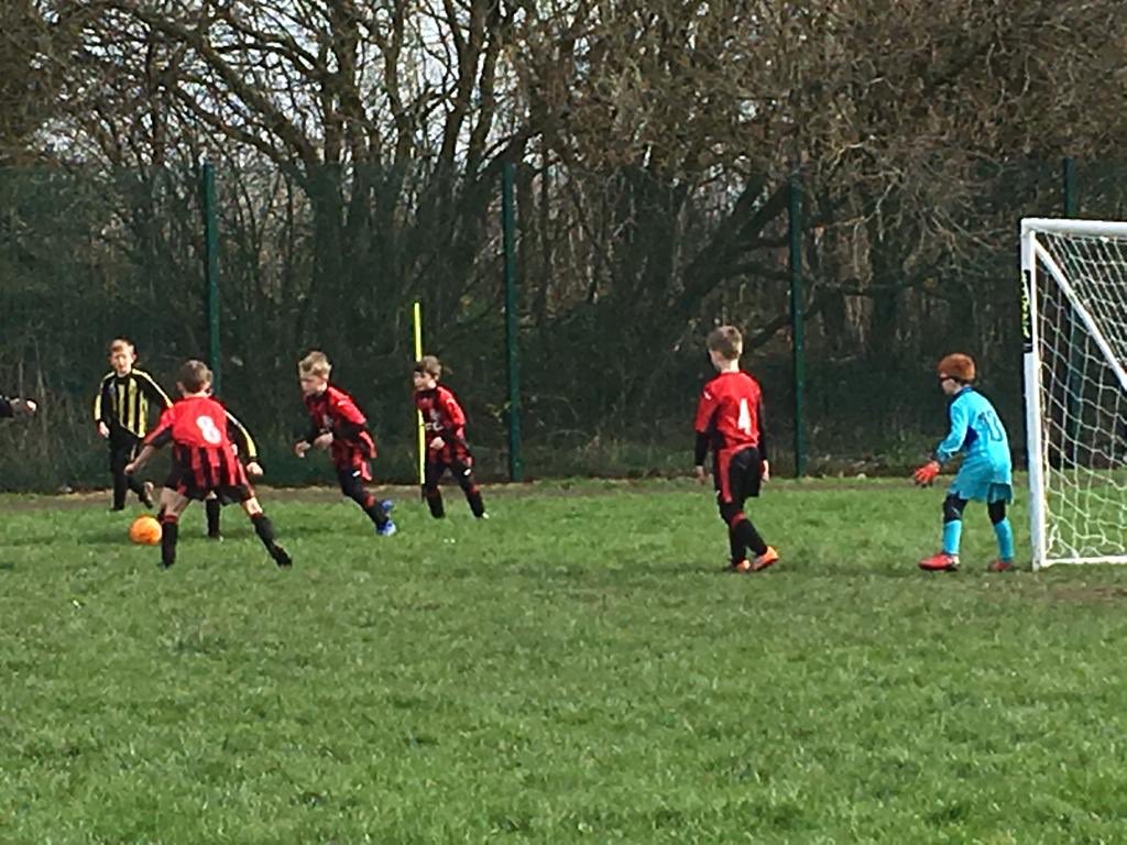 Adlingtonjfc1's tweet photo. #Adlingtonjfc our U8’s Boca’s in action in their @TheBBDFL round robin games v @FCStrikerz1 Sharkz and #RingleyParkWhites in Kearsley. ⚽️ well done to all 3 teams, playing some great football 🔴⚫️ #respect #fairplay #letthemplay #foundationphasefootball https://t.co/SyCeridc7y