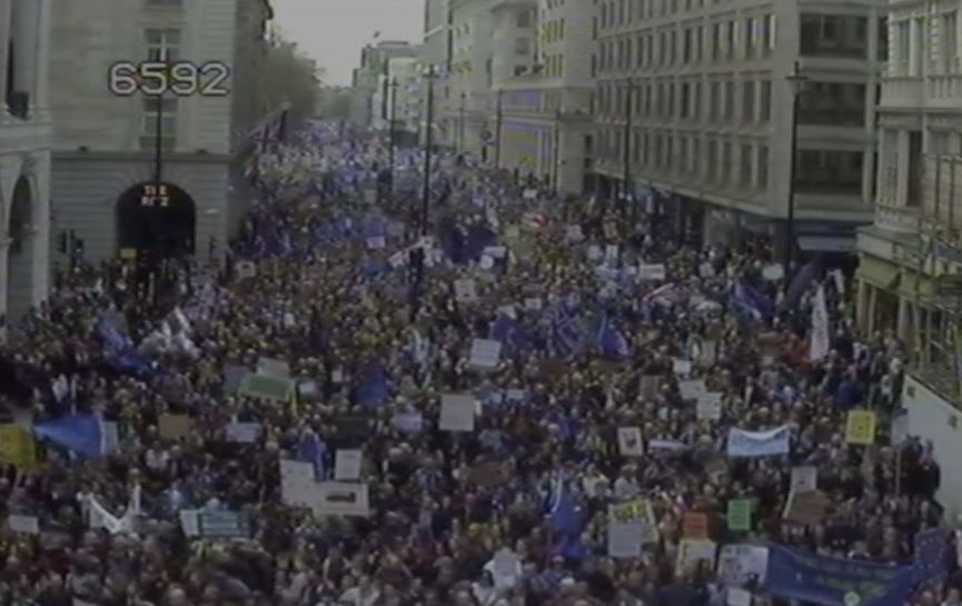 BBCTravelAlert's tweet photo. The front of the #PeoplesVoteMarch now entering Trafalgar Square with people still entering Park Lane from Hyde Park and Marble Arch at the back https://t.co/jUqddAZIu4