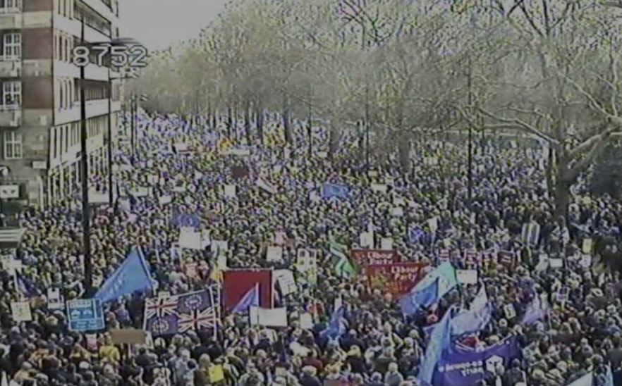 BBCTravelAlert's tweet photo. The front of the #PeoplesVoteMarch now entering Trafalgar Square with people still entering Park Lane from Hyde Park and Marble Arch at the back https://t.co/jUqddAZIu4