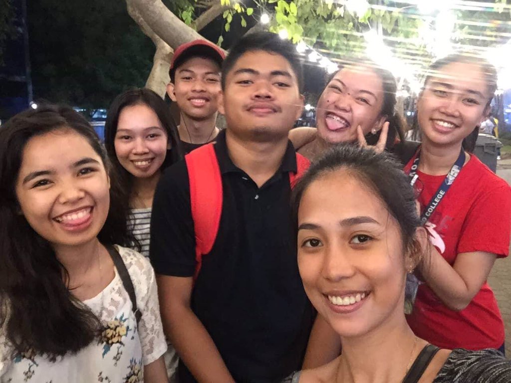 KuyaChief's tweet image. Kanang nagbaktas2 lang ka sa roxas tapos naay kalit ni duol.
Girls: pwede pa picture?😂
Me: oh sure! No problem😎😂
#pogiproblems