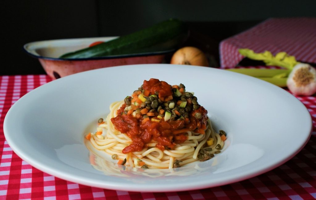 cooktoknow's tweet photo. This week we have a very simple recipe for Vegetarian Bolognese with lentils using a couple of our other recipes: Our Tomato Sauce and Homemade Pasta☺#vegetarian #bolognese #vegan #ourtomatosauce #homemade #pasta #lentils #delicious #dinneridea #dairyfree
https://t.co/gRhnhziyH8 https://t.co/VRrD4Yal4A
