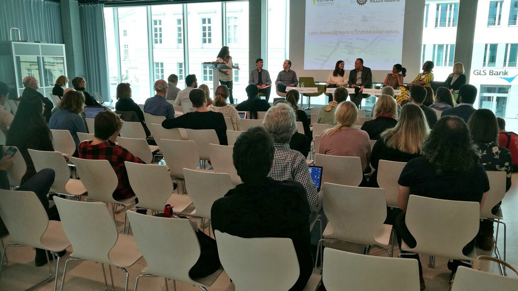 tuulivuori's tweet image. Nyt puheenaiheena alueellinen työ robottiaseiden kieltämiseksi. Seitsemän panelistia eri puolilta maailmaa kertoo jo paljon - ja kampanja kasvaa koko ajan! 

Jos jollain porukalla saadaan tappajarobotit kiellettyä niin tällaisella 💪

#KillerRobotsGer #robottiaseet