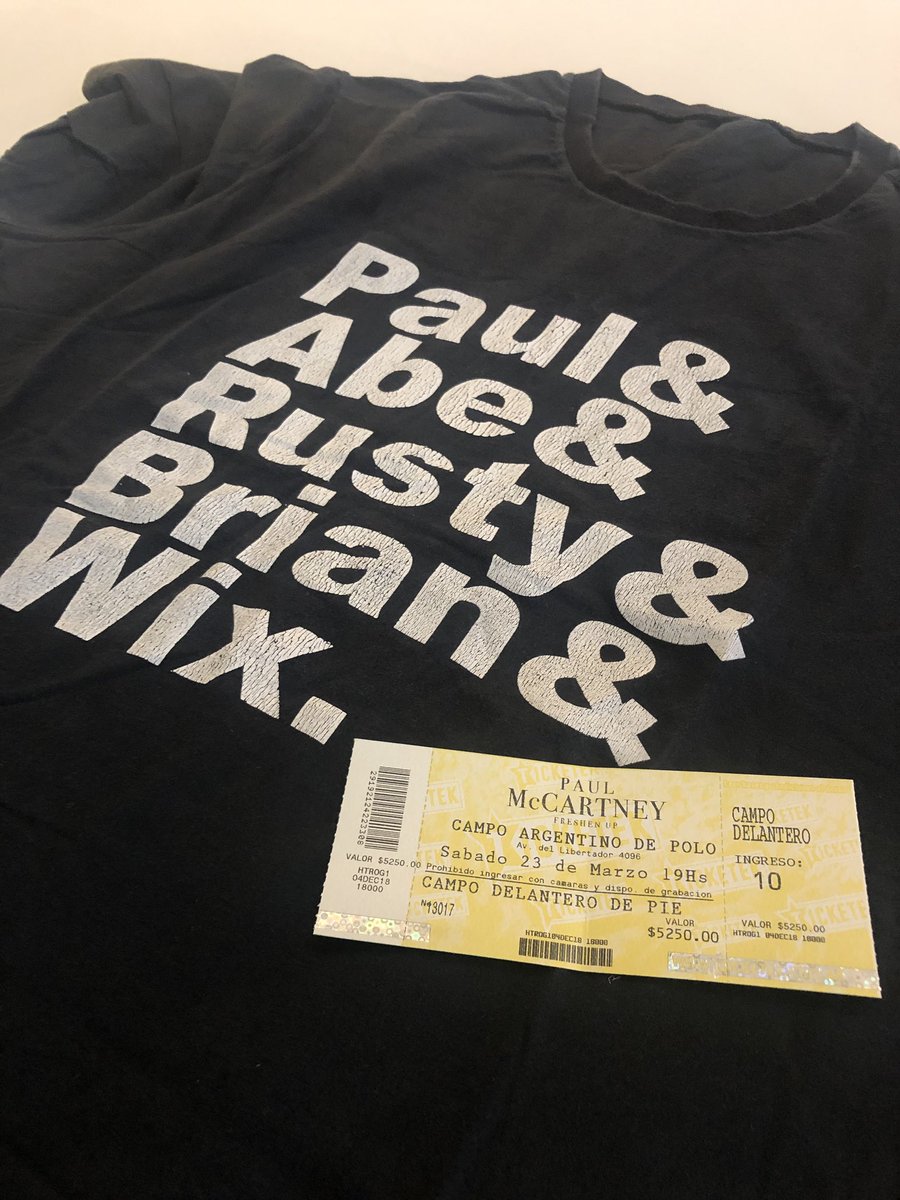 Faustao77's tweet photo. SAME OLD T-SHIRT!!! @ogabejr @brianrayguitar @WixWickens @rustyanderson1 @PaulMcCartney #fansontherun #freshenuptour https://t.co/hJOkW7QWSk