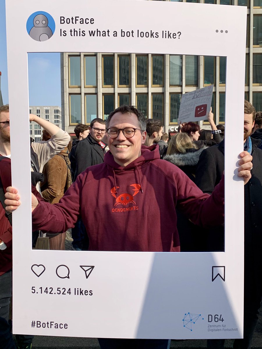 D64eV's tweet photo. D64-Mitglied und Powerbot @woelken bei der Berliner #artikel13demo. #BotFace https://t.co/J0Kx5h2Wp3