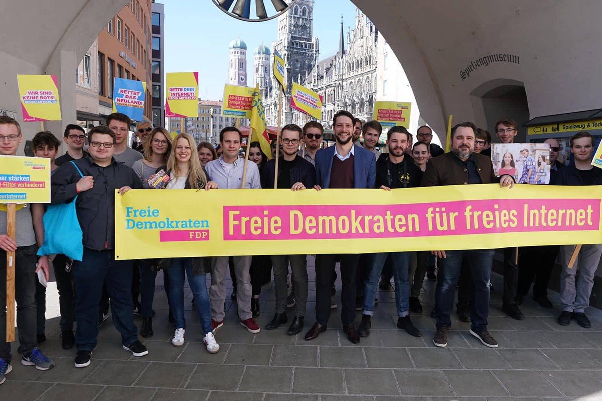 fdpbay's tweet photo. Wir Freie Demokraten setzen heute ein starkes Zeichen für #Meinungsfreiheit und gegen automatisierte Zensur im Netz 💪
#savetheinternet #saveyourinternet #uploadfilter #stopuploadfilters #nouploadfilter #artikel13 #article13 #freedom #freedomofspeech #freiheit #freeinternet https://t.co/PjbfK2y0LW