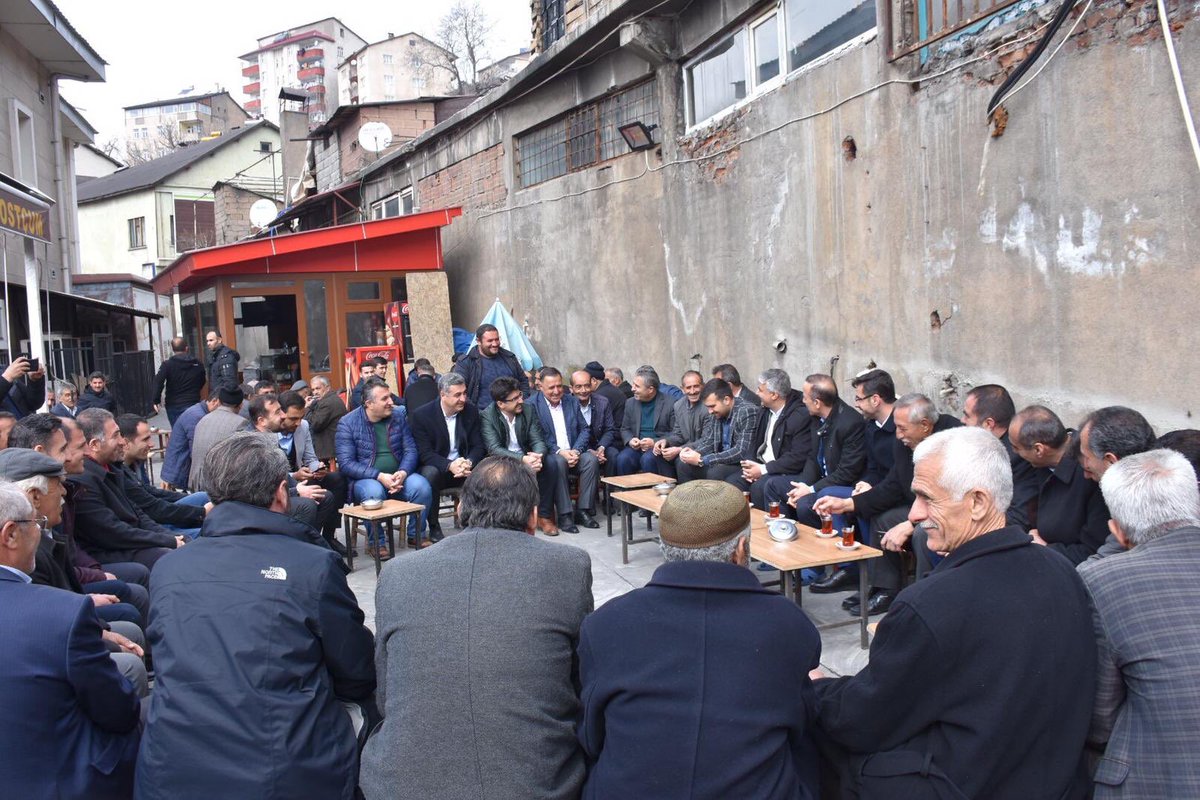 Bitlis Merkez çarşıda değerli vatandaşlarımız ile çay içip sohbet ettik .