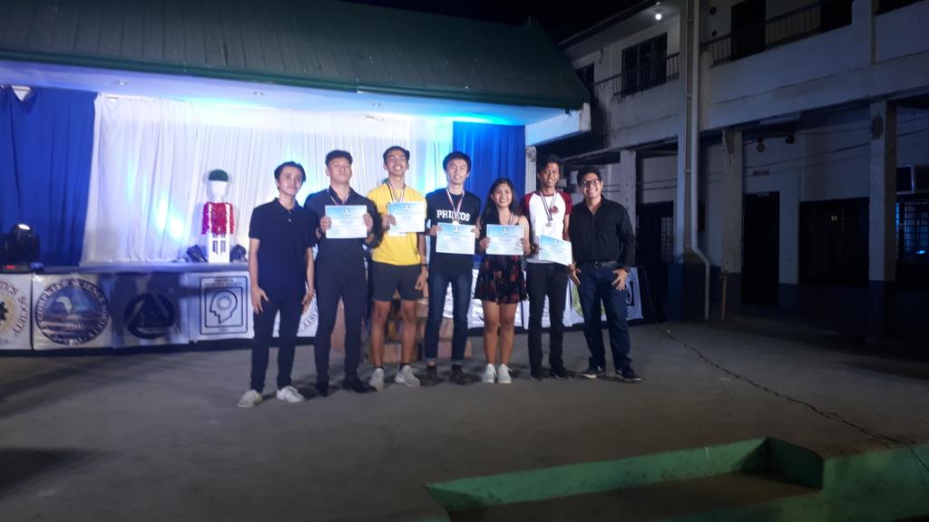 Palacasan2018's tweet photo. Mixed Volleyball Mythical Six

Fritzgerald Macabuhay (@uplbchemo1992)
Naisha Guevarra (@UPCELLS)
Gaby Andres (@PHILEOS1984)
Paolo Surell (@SAMUP_Official)
Summer Viray  (@uplbcossph)
Angela Billones (@thecpstriangle_ ) https://t.co/pWdN4ThvVx