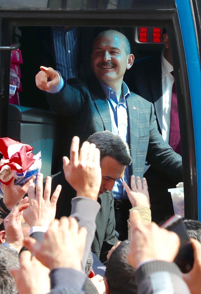 suleymansoylu's tweet photo. Sezai Temelli; "Kürdistan'da biz kazanacağız, batıda da AK Parti ve MHP'ye kaybettireceğiz." diyor.

Peki siz hiç, Kılıçdaroğlu'ndan, Meral Akşener'den, "Edepsiz adam, Kürdistan neresidir?" diye bir tepki duydunuz mu?
Duyamazsınız.

#MemleketİşiGönülİşi
📍Küçükçekmece https://t.co/zeg4lDzag2