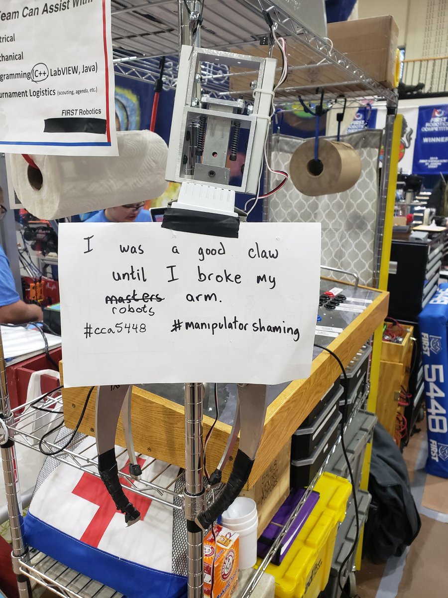 Such a good claw... #omgrobots #DESTINATIONDEEPSPACE