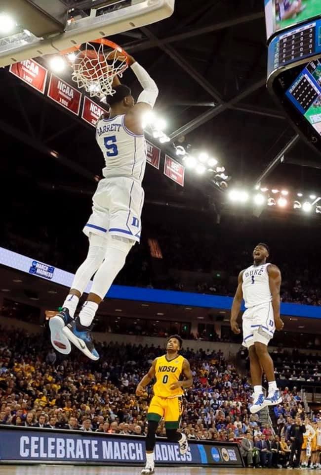 AlanSteinJr's tweet photo. If you want to be a more influential leader and you want to be a more impactful teammate… you need to make the choice to give the people you care about your full attention.

Look at Zion's face. Do you think he cares about his teammate? 🏀🔥

#Duke #Zion #ACC #NCAA #MarchMadness https://t.co/s8Ish2Ar58
