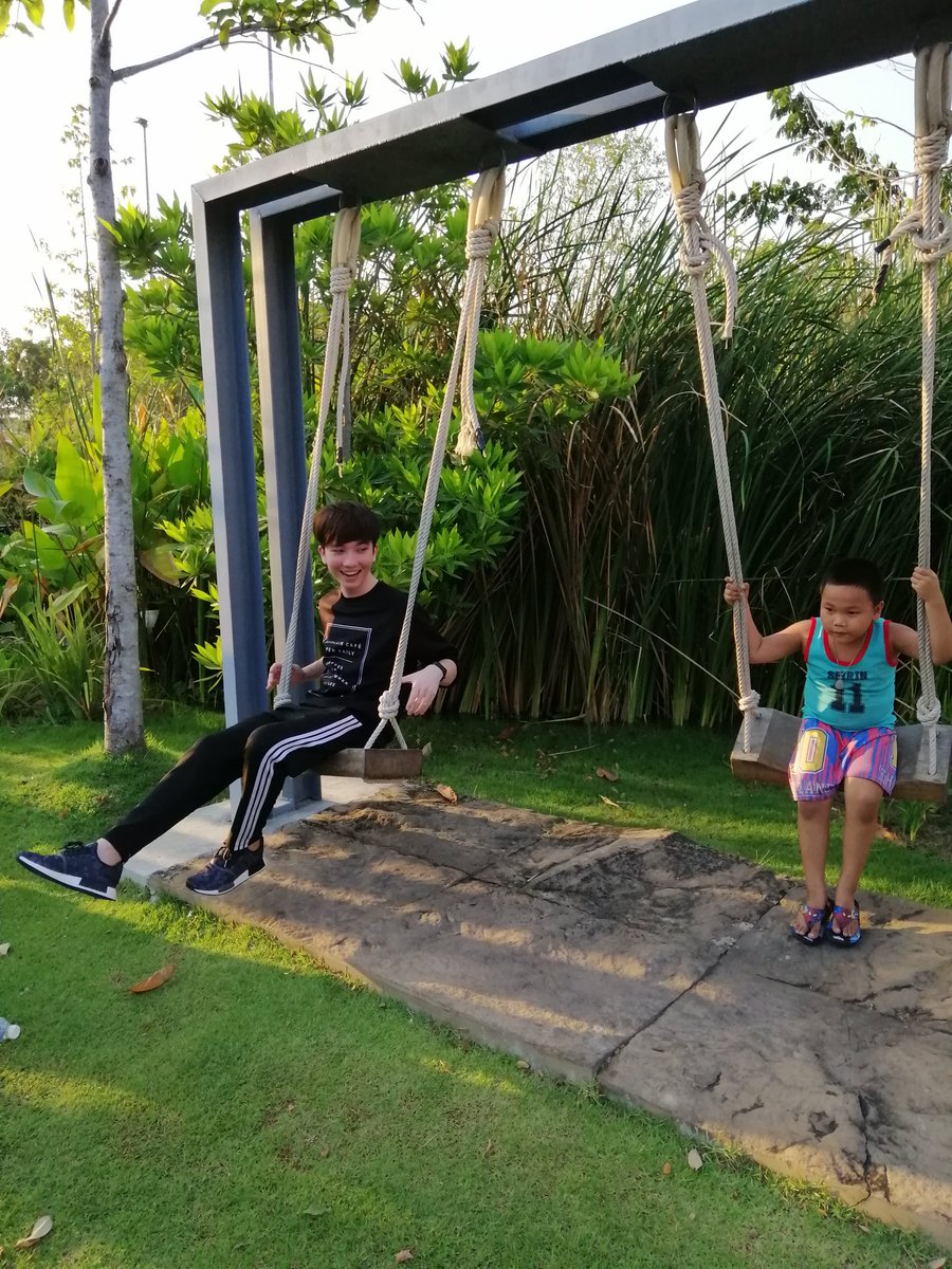 They_dreammerS's tweet photo. เด็กชายน้องเจมส์กับเพื่อนของเขา ฮ่าๆๆๆ รูปสุดท้ายคือ...เจมส์เป็นเด็กตล๊กกกก!!
#20thJAMESday #james_ppt https://t.co/UvqWW8v7ef