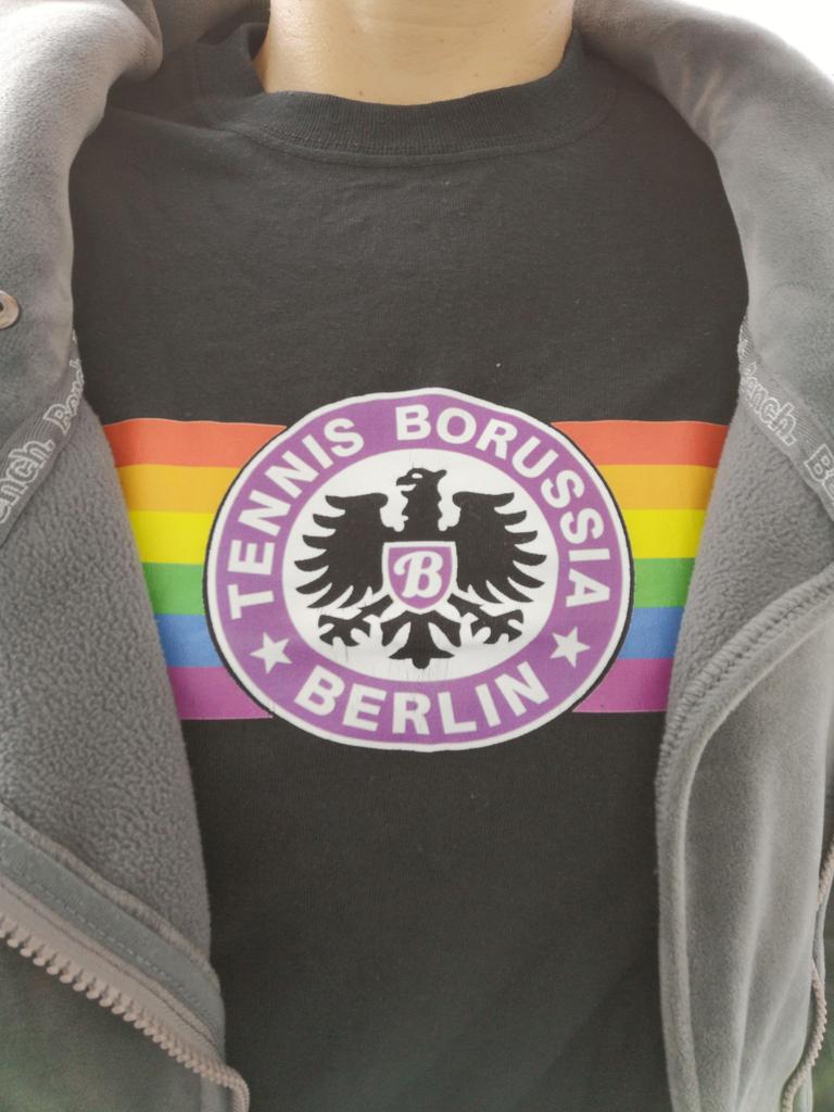 Medienfreundin's tweet photo. #FromZandvoortWithLove ππ§‘β€οΈπ #CaravanOfLove #SaveTeBe @TeBePartyArmy @comeontebe https://t.co/Gjpj3UFC5N