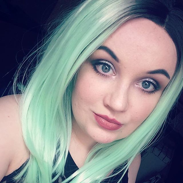 lushwigs's tweet photo. Beautiful @bethanyanastasiaaa in bright green bob Apple 🍏 so pretty! Last chance to grab this one, and its 50% off at the site! ♡

#lushwigs #lushhair #brightwig #brighthair #greenwig #greenhair #darkroots #blackroots #lacewig #lacefrontwig #mua #wigaddict #wigs #wig #lushwi… https://t.co/I1RVgWoUwb