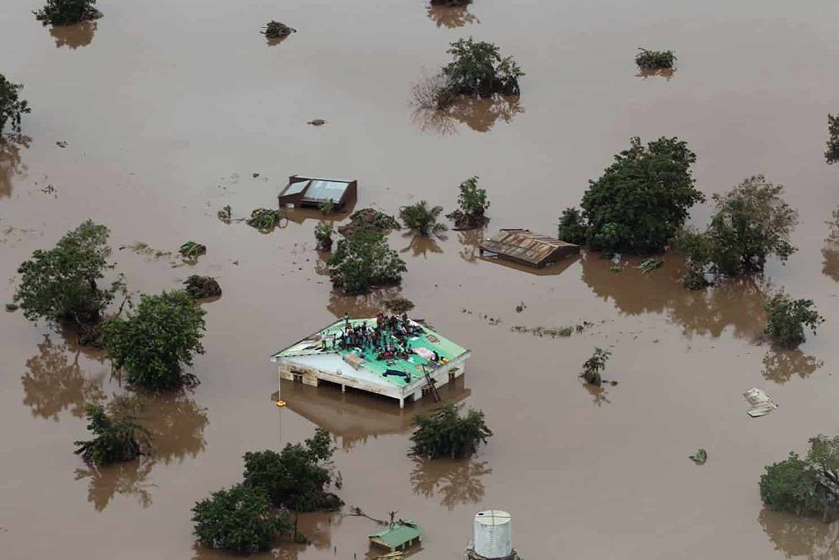 lasietedel7's tweet photo. Van 293 muertos y 1.8 millones de afectados por ciclón 'Idai' https://t.co/Vf3CVoQmp2 https://t.co/5xXbRIGHz4