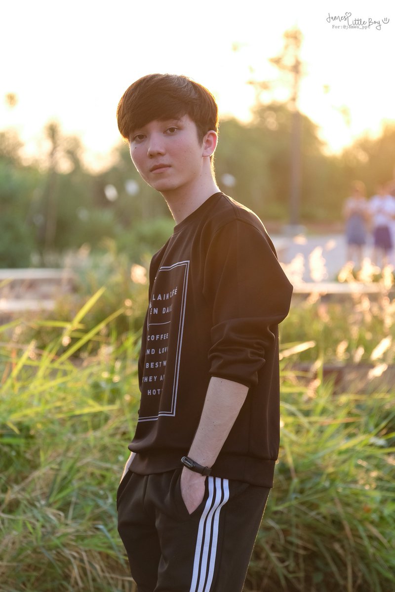 james_littleboy's tweet photo. ไหนใครถึงบ้านแล้วบ้าง 
มารายงานตัวหน่อย
#20thJAMESday 
#james_ppt 
#theeffectth https://t.co/lYWxXQXyTe