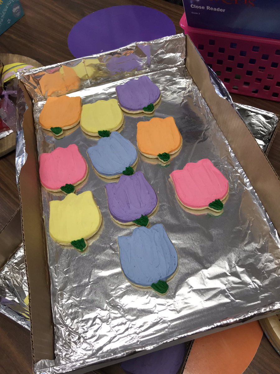 stacianderson_s's tweet photo. Sweet thanks to 3A for a fabulous birthday celebration! Your thoughtfulness is appreciated more than I can tell you! #norfolkcatholic #birthdaygratitude #drpeppercake #gushers #students #cheezits #theseareafewofmyfavoritethings https://t.co/1QO3TsLyEY
