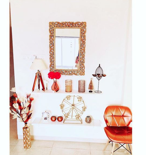 Decked up shelves are a great way to narrate your story and <a href="/glavyfurtado/">Glee</a> does it beautifully, don't you think? #pepperfryhomes