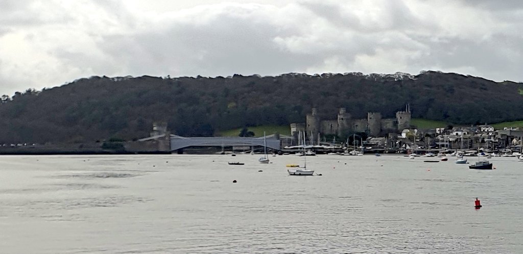Mandyefcwales's tweet photo. waking up to this view 🏴 #ConwyCastle #Quey #northwales https://t.co/dCgdHsYxr4