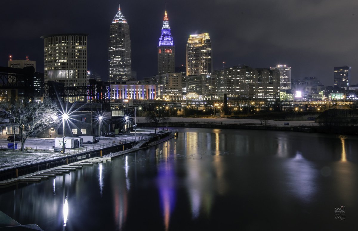 @TheCLE @CityofCleveland @TowerLightsCLE
#Cleveland #CLEinPhotos #thisisCLE #VisitMeInCLE #theLand #inspiredbycleveland #thislandisourland #crookedriver #cityscape #cityphotography #cityskyline #skyline #midwest #midwestlife #teamCanon #canonglobal #canon80d #swdfphotography