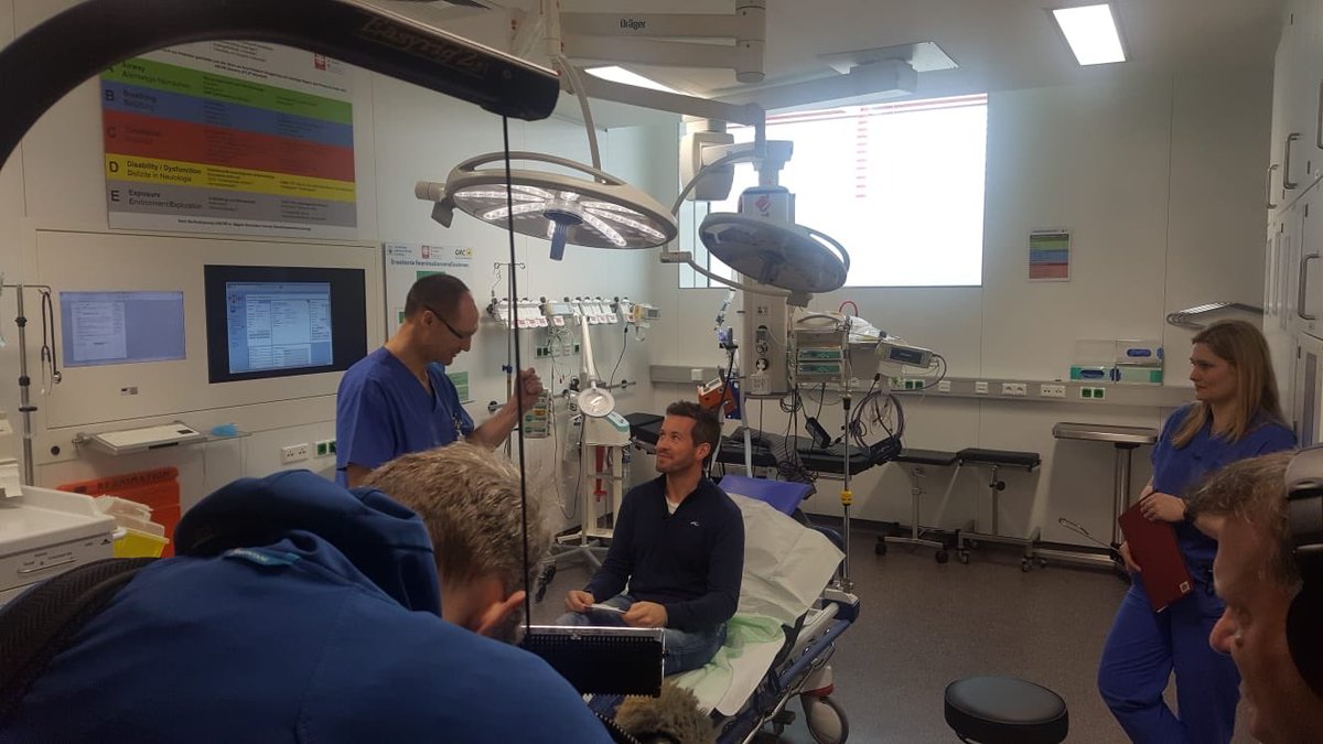 ahuefner's tweet photo. Gestern hat es unsere Notaufnahme in die RTL-Sendung "Let's Dance" geschafft! 😀Jan Hartmann ließ sich letzte Woche in unserer ZNA behandeln. 🏥
#letsdance #RTL
#Caritas-Krankenhaus St. Josef
#janhartmann #echthartmann #janhartmann_official
#Notaufnahme #Regensburg https://t.co/pXPq8D7HM6